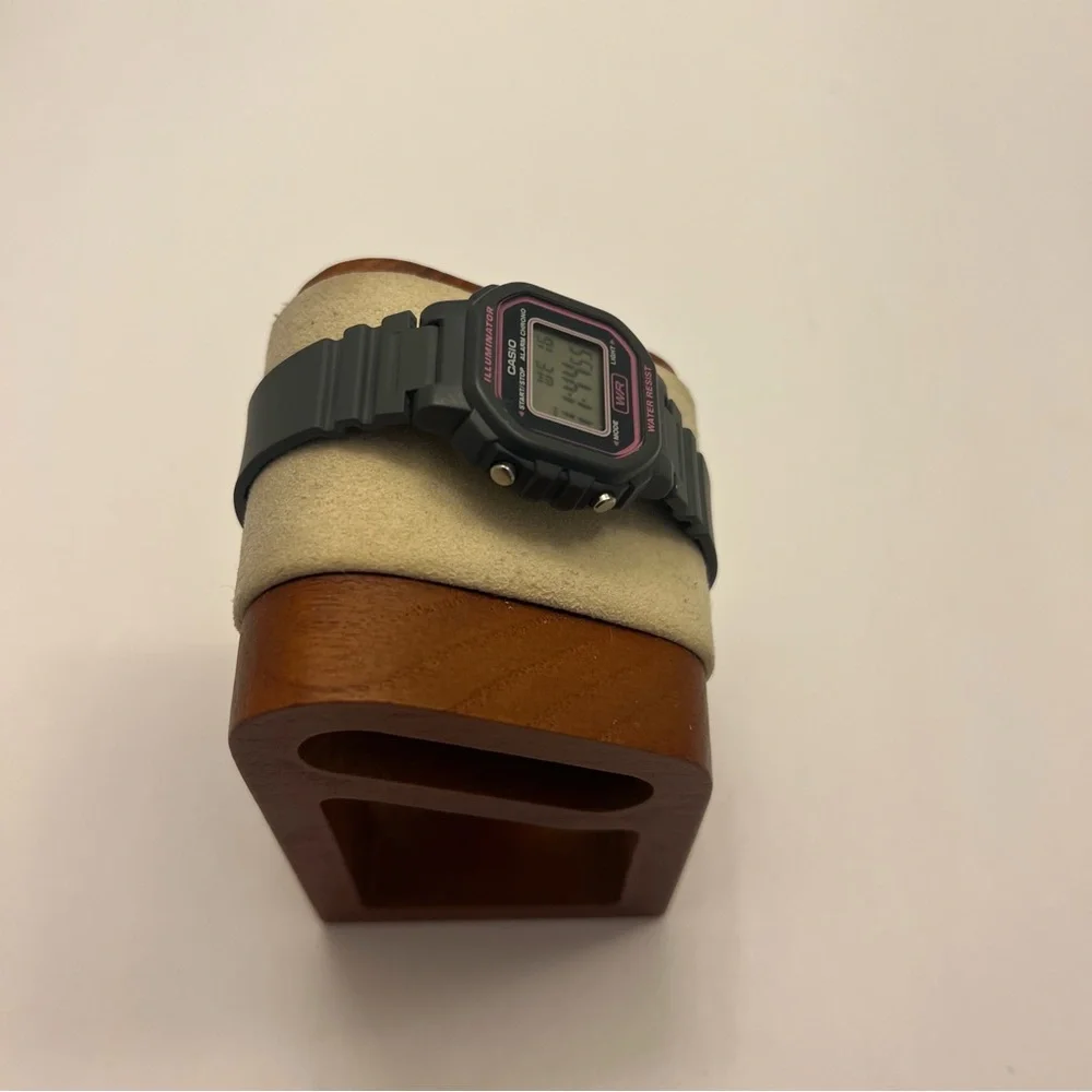 Casio Women's LA20WH-8A Classic Digital Watch Gray and‎ Pink